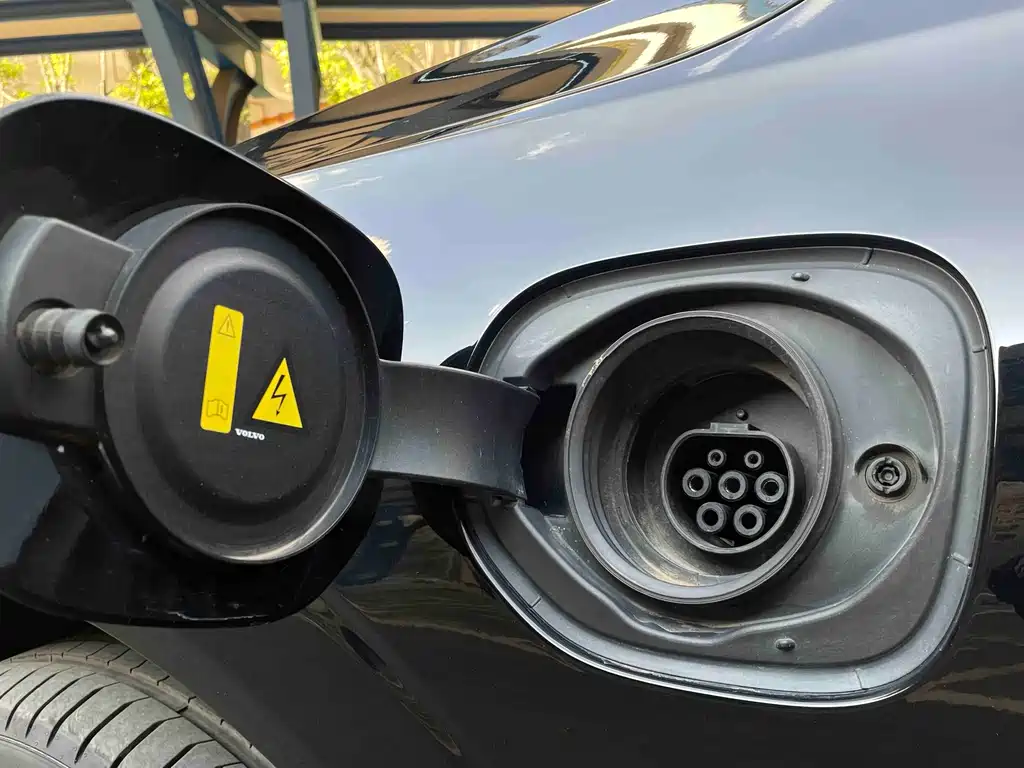 Volvo XC60 plug-in hybrid 2023 T8 plug-in hybrid long-range four-wheel drive Zhiyuan luxury version купить на сайте DeffCars