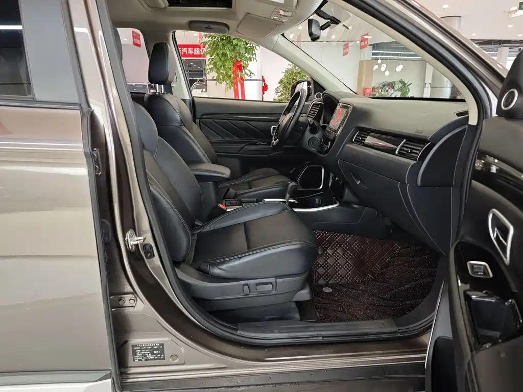 Outlander 2019 2.0L 2WD Enjoy Edition, 5 seats, National VI купить на сайте DeffCars