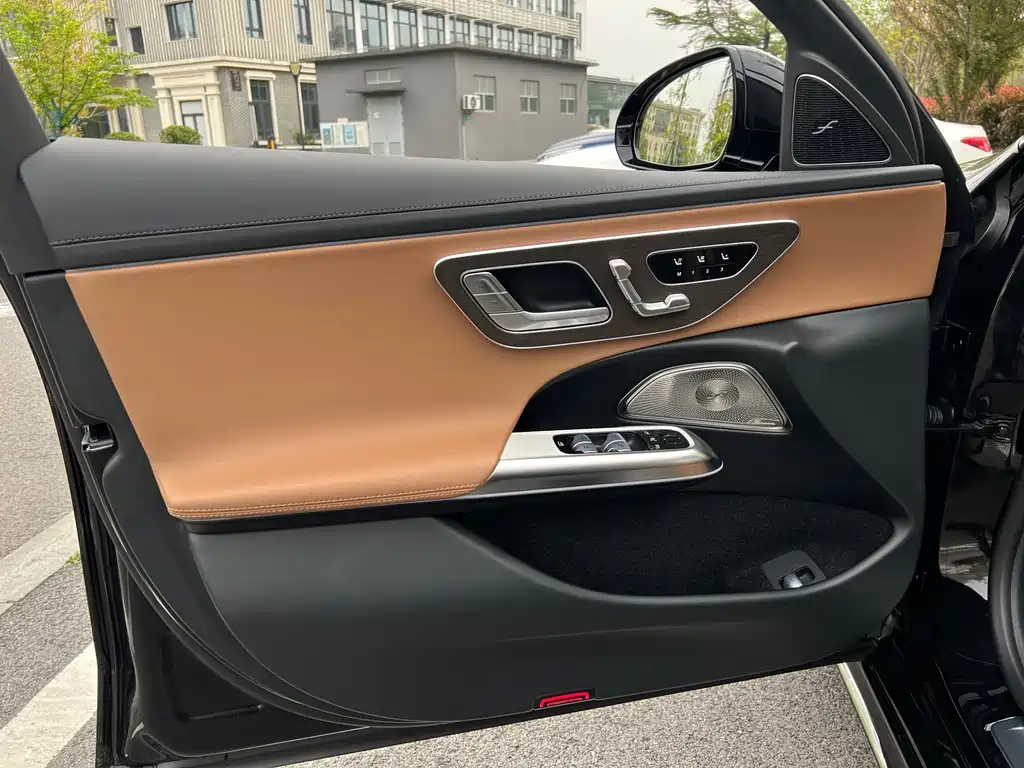 Mercedes-Benz E-Class 2024 E 300 L Luxury Model купить на сайте DeffCars