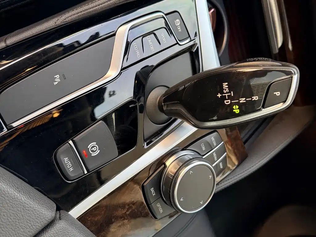 BMW 5 Series 2018 525Li Luxury Package купить на сайте DeffCars