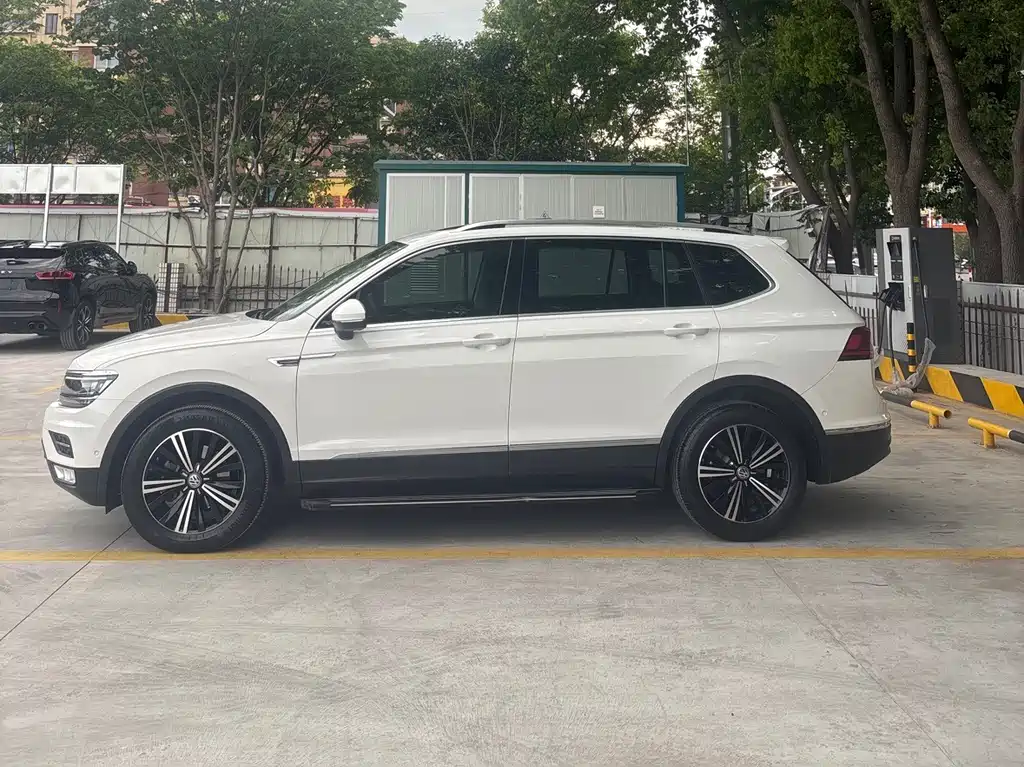 Tiguan L 2017 330TSI automatic two-wheel drive flagship version купить на сайте DeffCars
