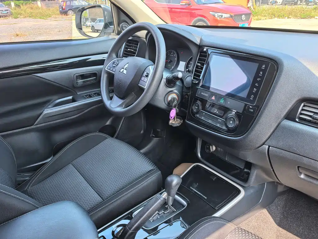 Outlander 2021 facelift 2.0L 2WD smooth version 5 seats купить на сайте DeffCars