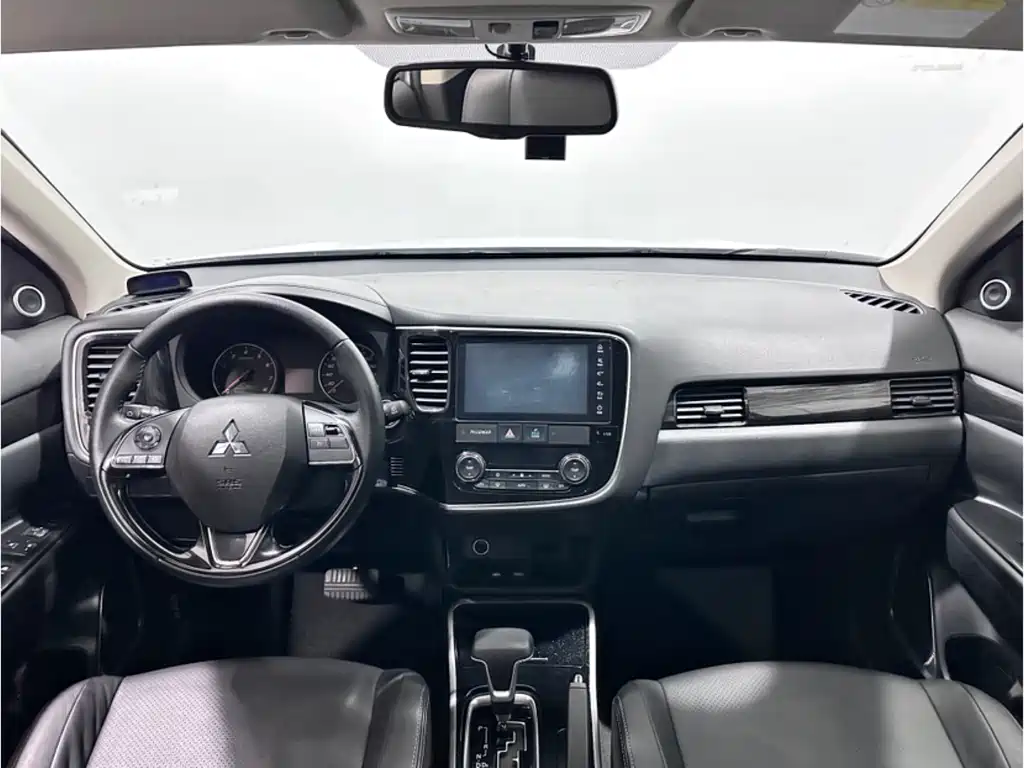 Outlander 2018 2.0L 2WD Honor Edition 5 seats купить на сайте DeffCars