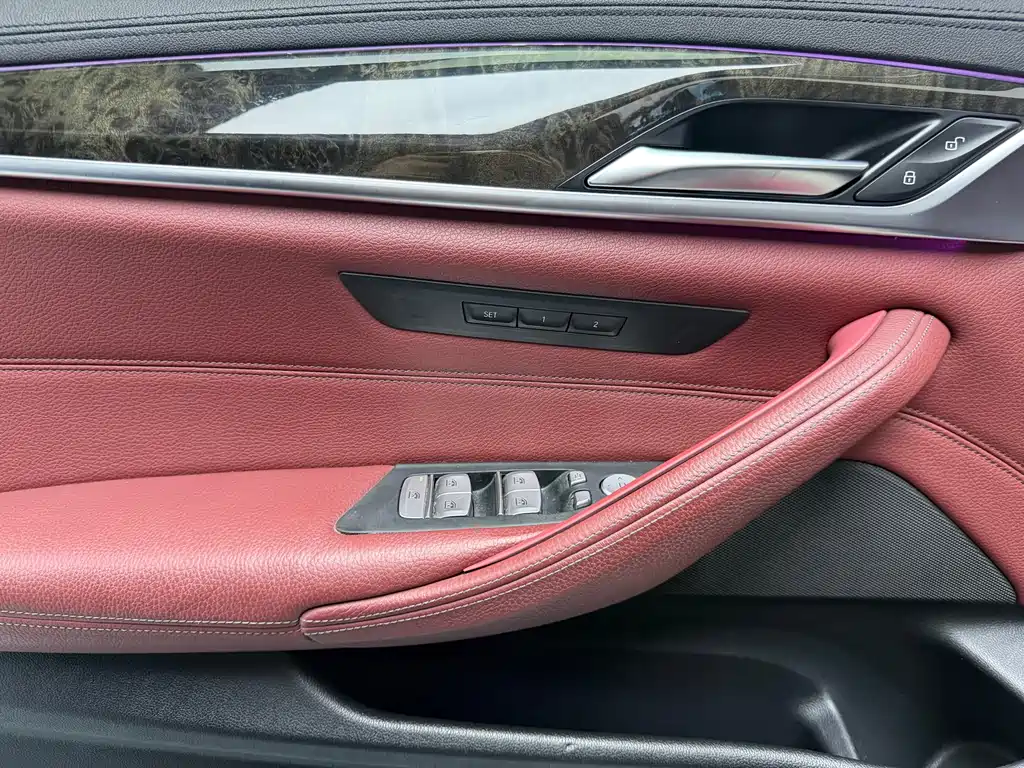 BMW 5 Series 2018 530Li Leading M Sports Package купить на сайте DeffCars