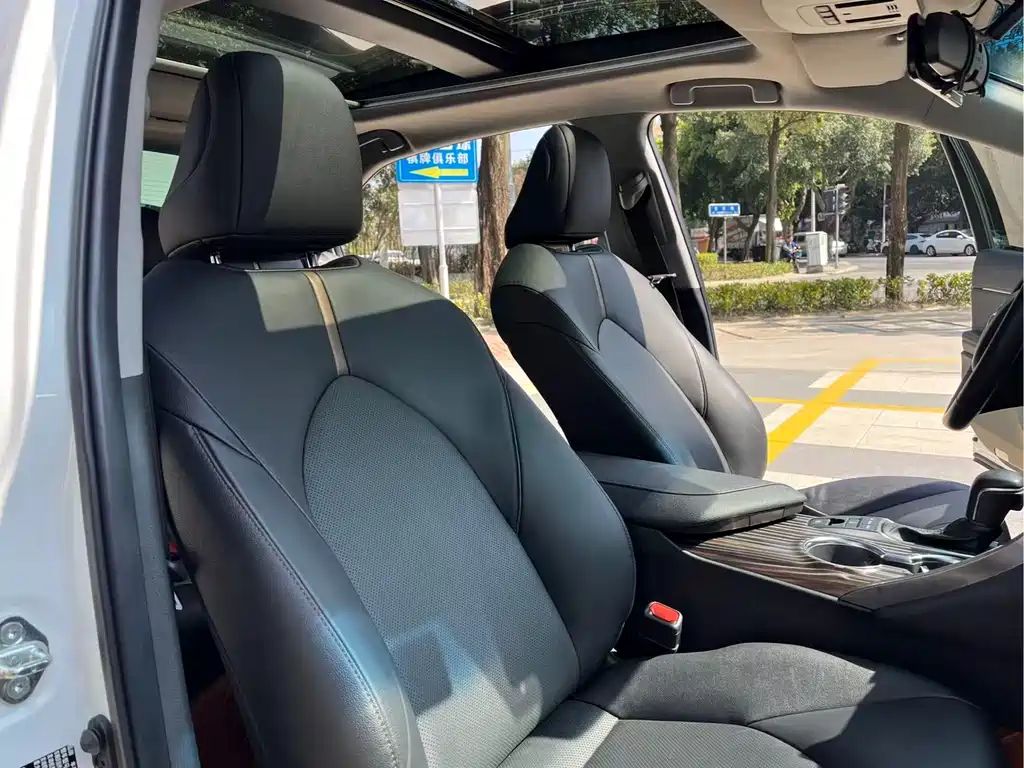 Camry 2019 2.5G Deluxe Edition National VI купить на сайте DeffCars