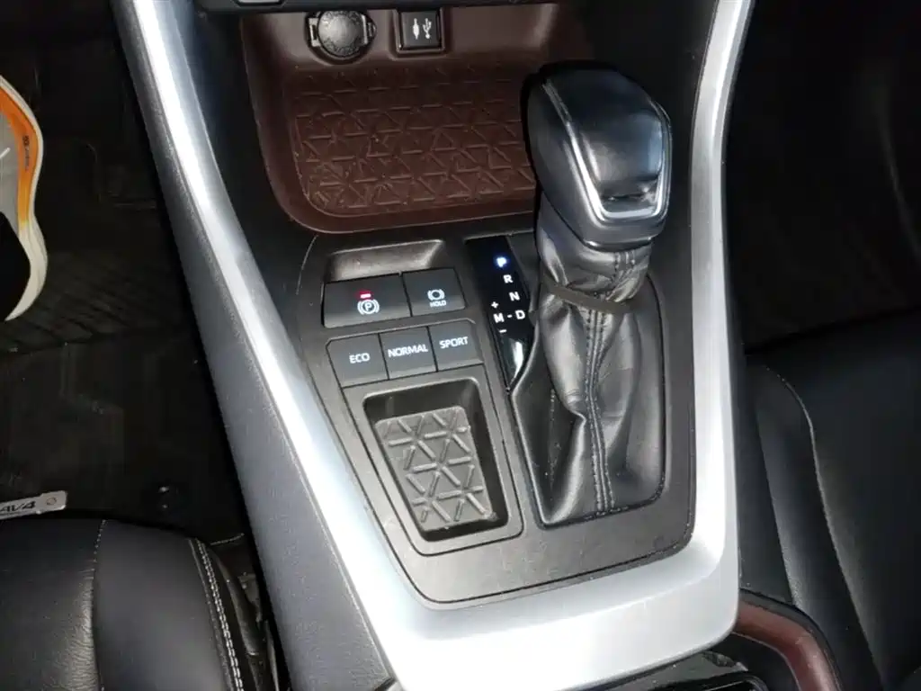 RAV4 Rongfang 2020 2.0L CVT two-wheel drive premium version купить на сайте DeffCars