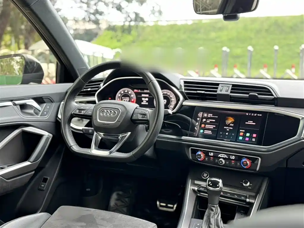 Audi Q3 2022 45 TFSI quattro fashionable and dynamic купить на сайте DeffCars