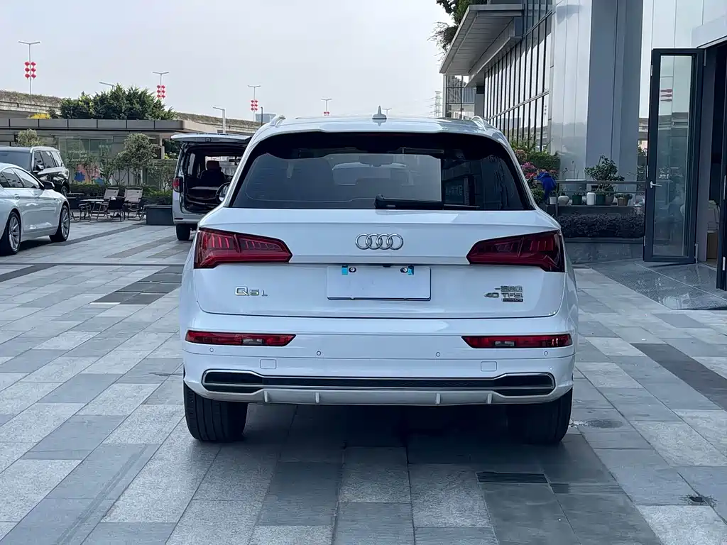 Audi Q5L 2018 40 TFSI Fashion Country V купить на сайте DeffCars