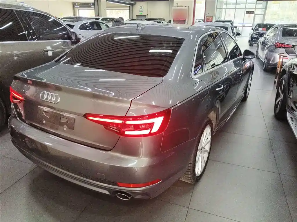 Audi A4L 2018 30th Anniversary Model 40 TFSI Fashion Model купить на сайте DeffCars