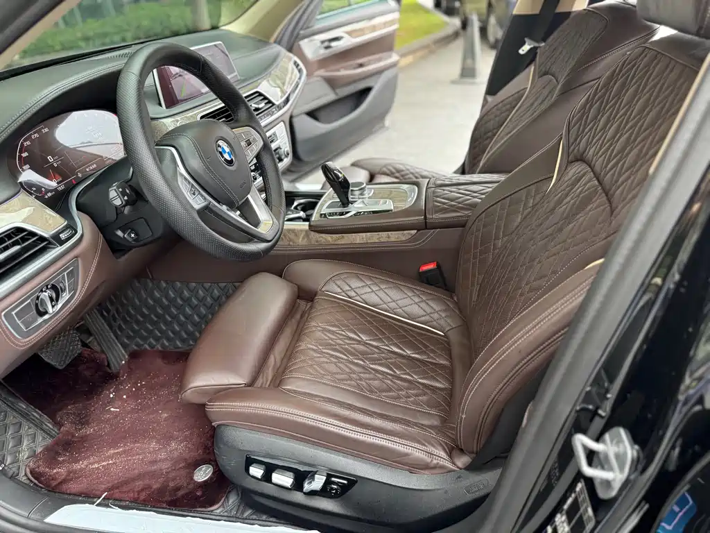 BMW 7 Series 2021 740Li Leading Luxury Package купить на сайте DeffCars