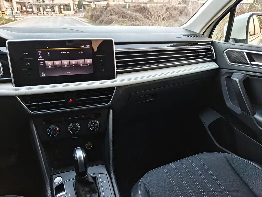 Tiguan L 2022 330TSI automatic two-wheel drive comfort version купить на сайте DeffCars