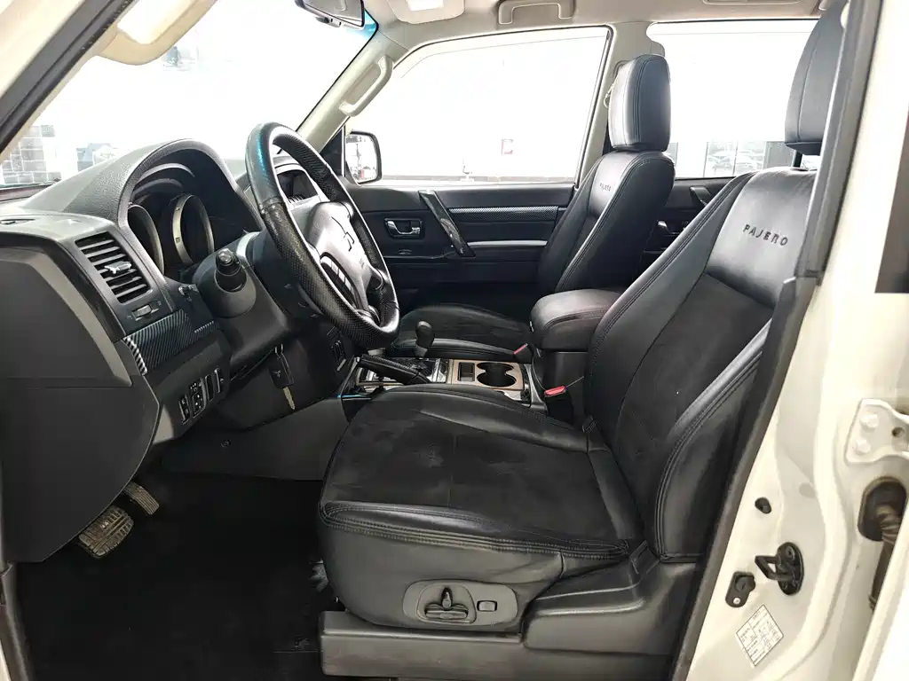 Pajero imported 2018 3.0L automatic standard version купить на сайте DeffCars