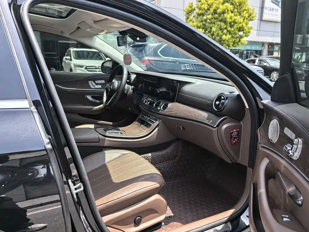 Mercedes-Benz E-Class 2023 E 300 L Luxury Model купить на сайте DeffCars
