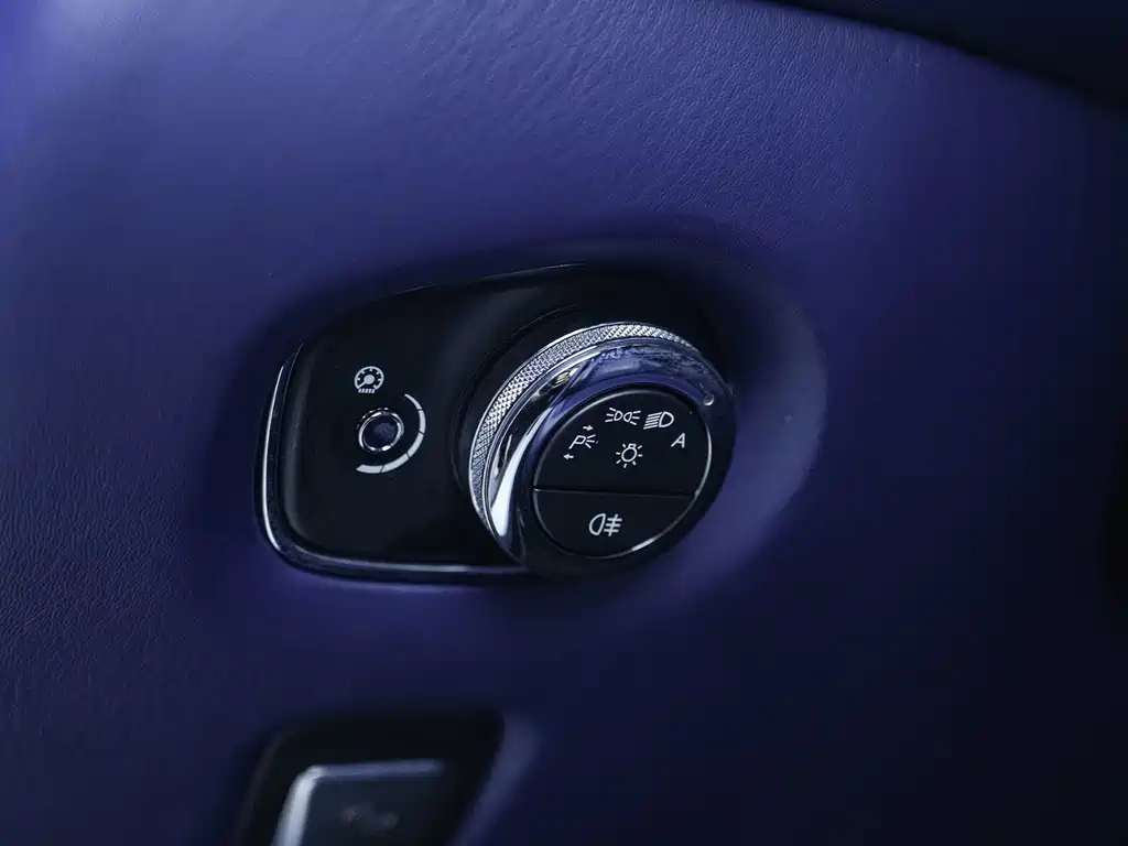Aston Martin DB11 2019 4.0T V8 Coupe купить на сайте DeffCars