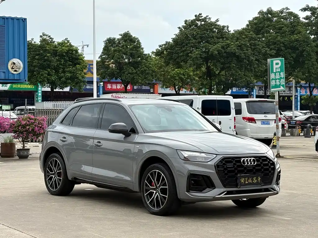 Audi Q5L 2025 45th Anniversary Collector's Edition 40 TFSI Luxurious and Dynamic купить на сайте DeffCars