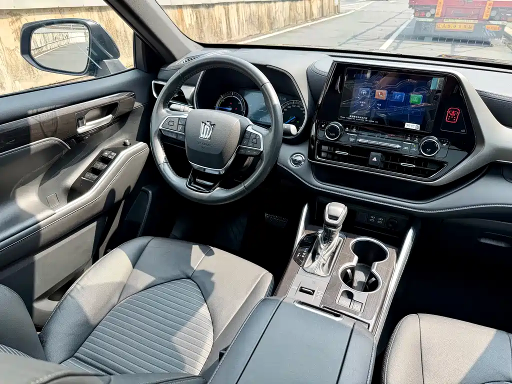 Crown Lufang 2024 2.5L HEV four-wheel drive luxury version купить на сайте DeffCars