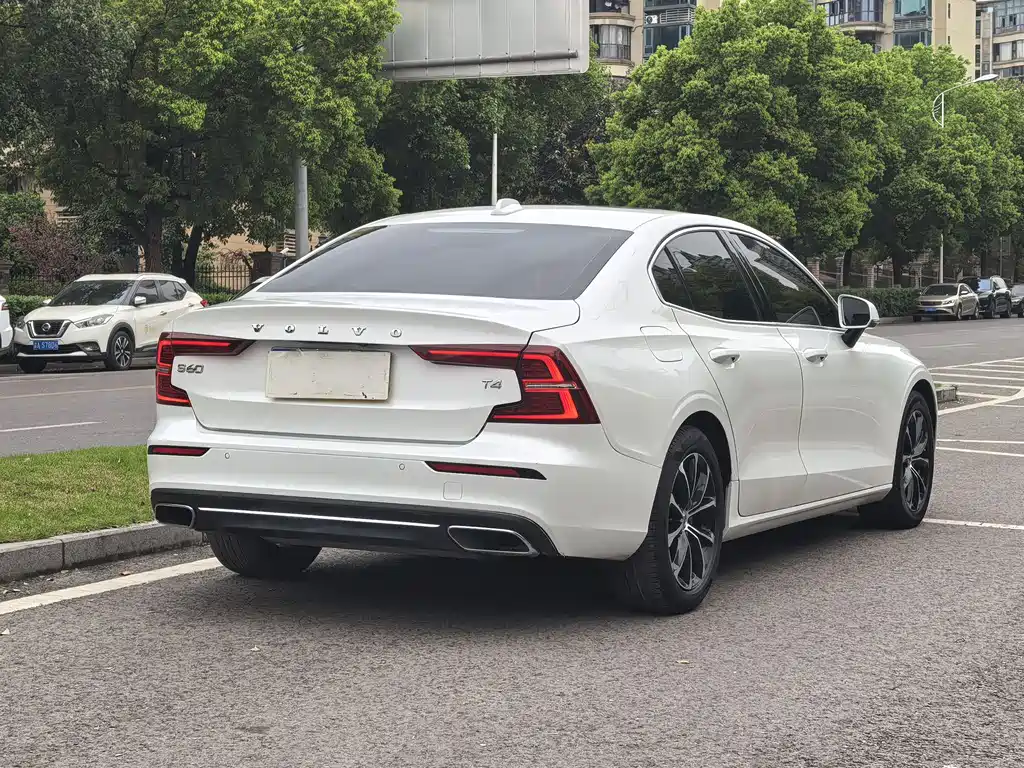 Volvo S60 2021 T4 Zhiyi Luxury Edition купить на сайте DeffCars