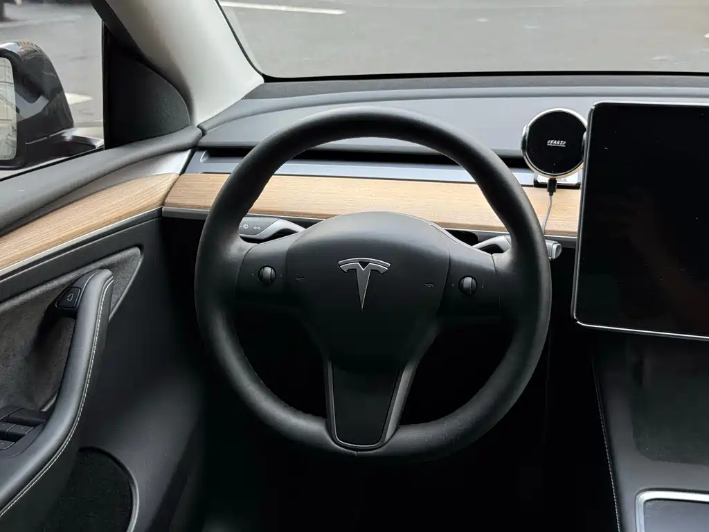 Model Y 2022 rear-wheel drive version купить на сайте DeffCars