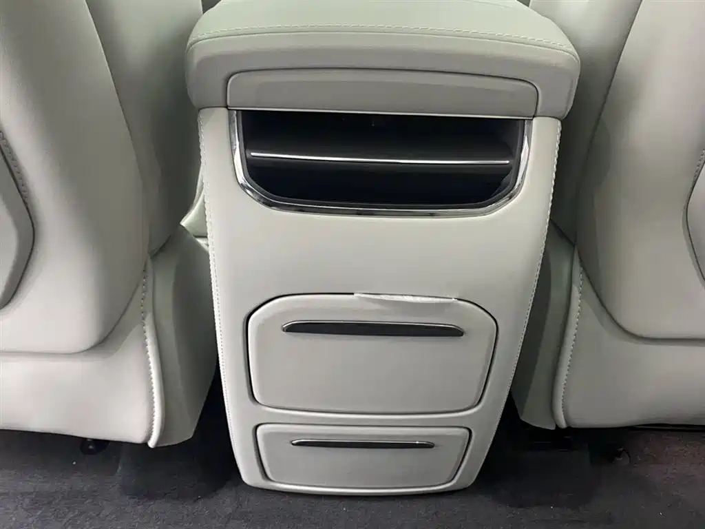 Volvo EM90 2025 Ultra six-seater купить на сайте DeffCars