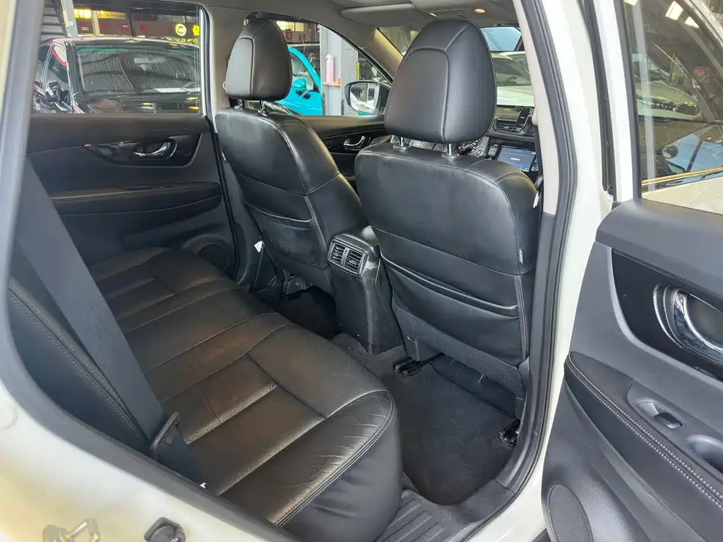 X-Trail 2017 2.5L CVT Deluxe Edition 4WD купить на сайте DeffCars