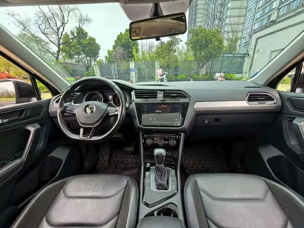 Tiguan L 2020 330TSI automatic two-wheel drive panoramic comfort version National VI купить на сайте DeffCars
