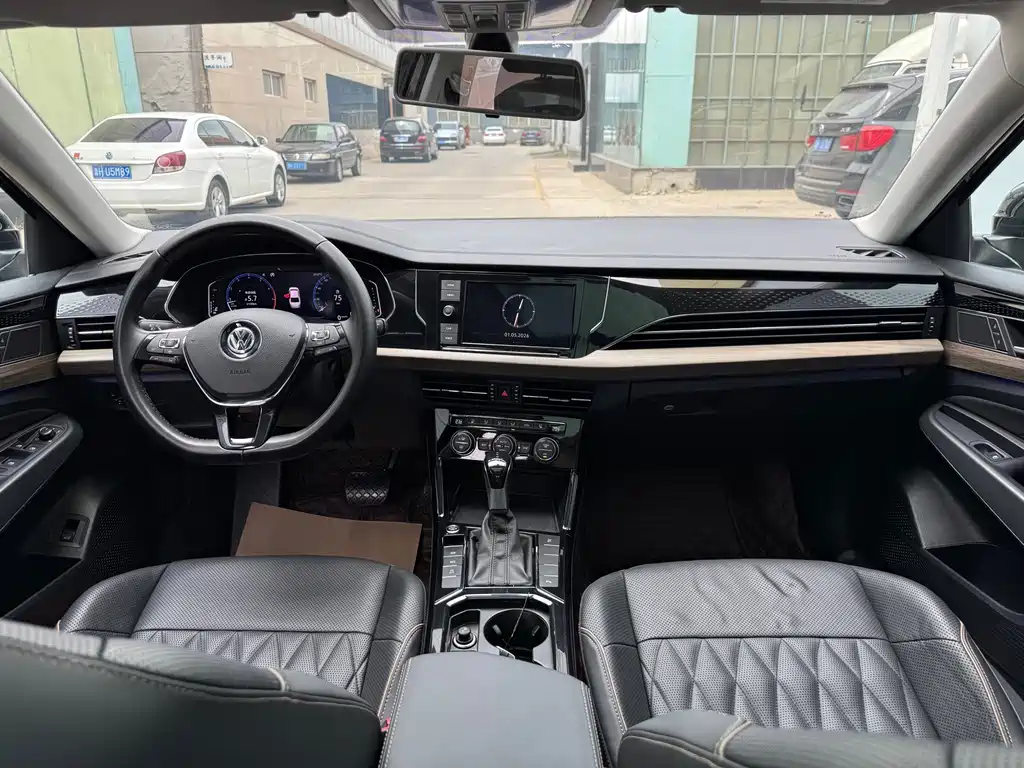 Passat 2019 330TSI Deluxe Edition National VI купить на сайте DeffCars