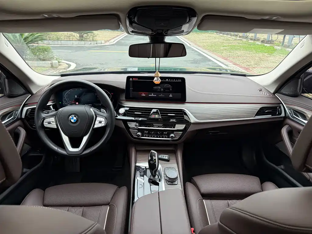 BMW 5 Series 2022 Facelift 2 530Li Exclusive Luxury Package купить на сайте DeffCars