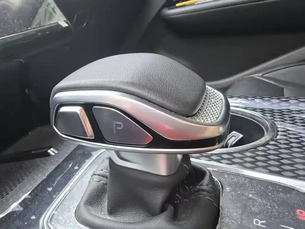 Hongqi HS3 PHEV 2025 117km Jinwei Edition купить на сайте DeffCars