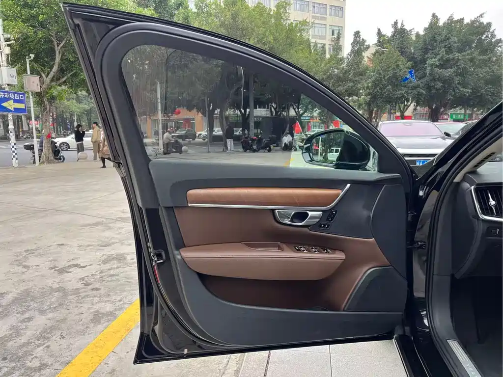 Volvo S90 2018 T5 Zhiya Edition купить на сайте DeffCars