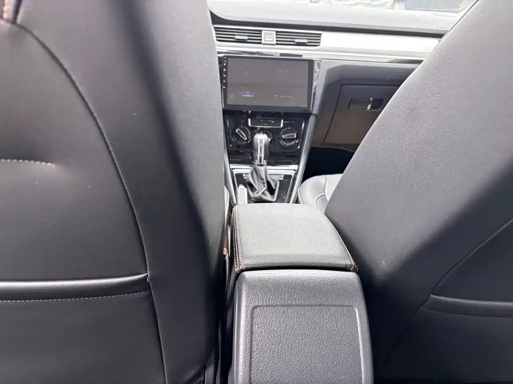Bora 2018 1.5L automatic comfort model купить на сайте DeffCars