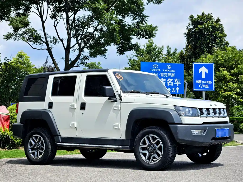 Beijing off-road BJ40 2016 40L 2.3T automatic four-wheel drive exclusive version купить на сайте DeffCars