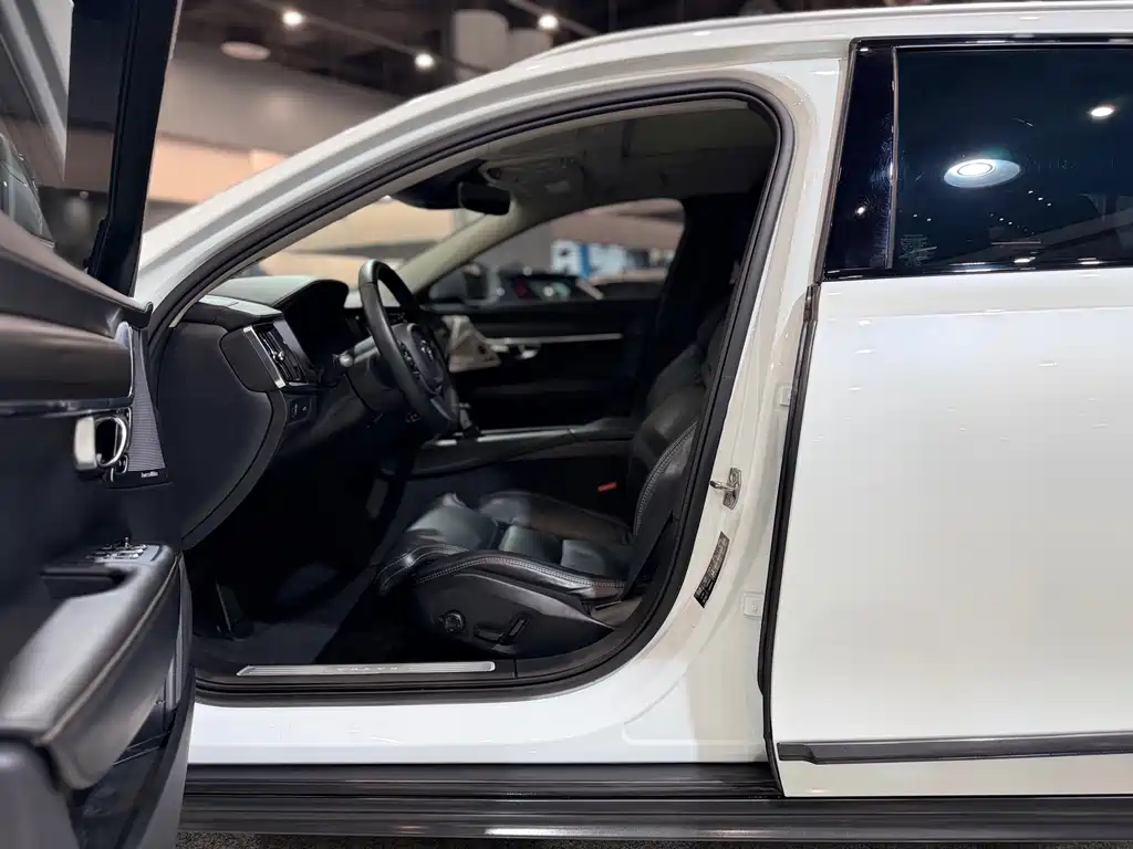 Volvo V90 2017 Cross Country T5 AWD Smart Edition купить на сайте DeffCars