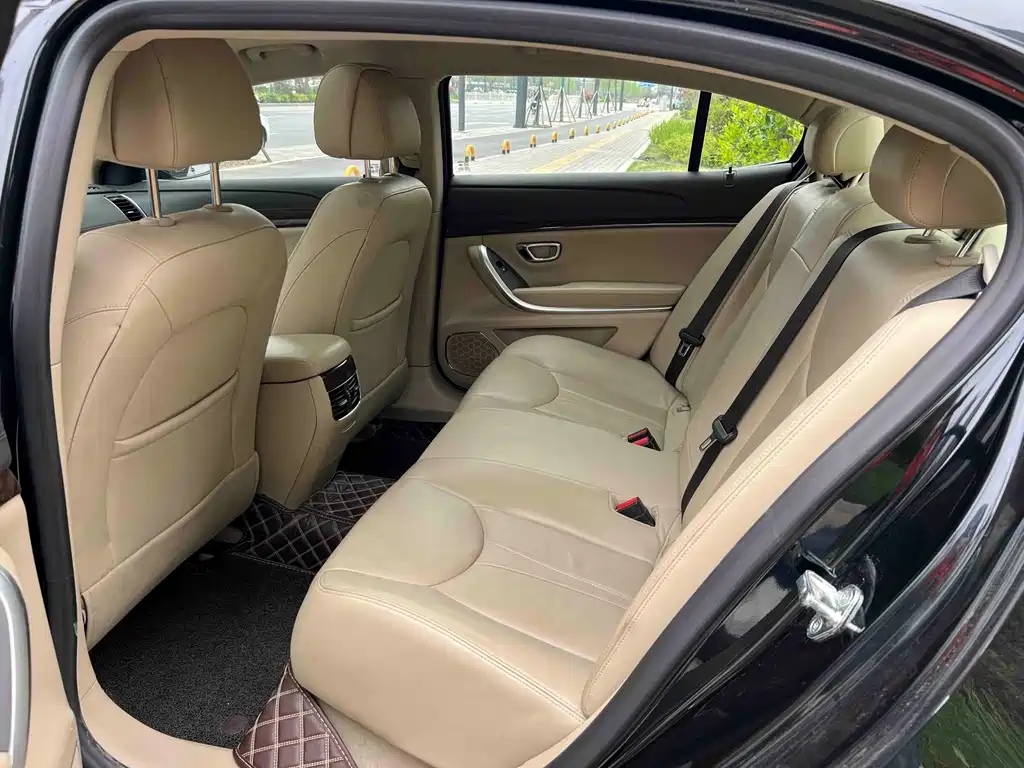 Roewe e950 2017 50T Hybrid Internet Executive Edition купить на сайте DeffCars