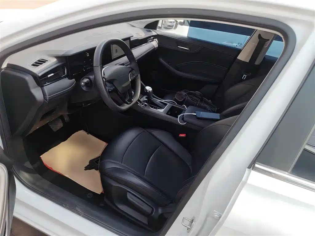 Roewe i5 2023 1.5L CVT Premium Edition купить на сайте DeffCars