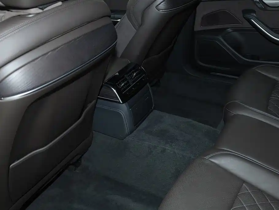 Audi A8 2023 A8L 50 TFSI quattro Premium Selection купить на сайте DeffCars