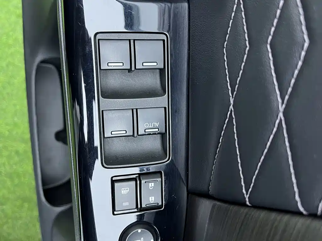 Alison 2022 2.0L e:HEV Deluxe Edition купить на сайте DeffCars