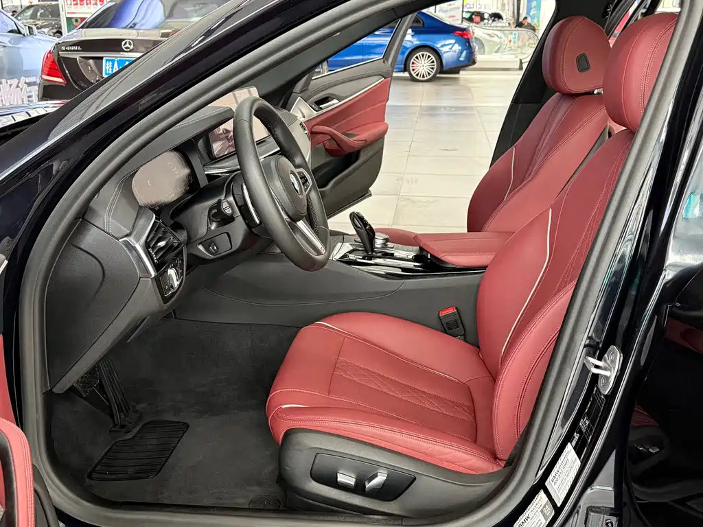 BMW 5 Series 2021 530Li Leading M Sports Package купить на сайте DeffCars