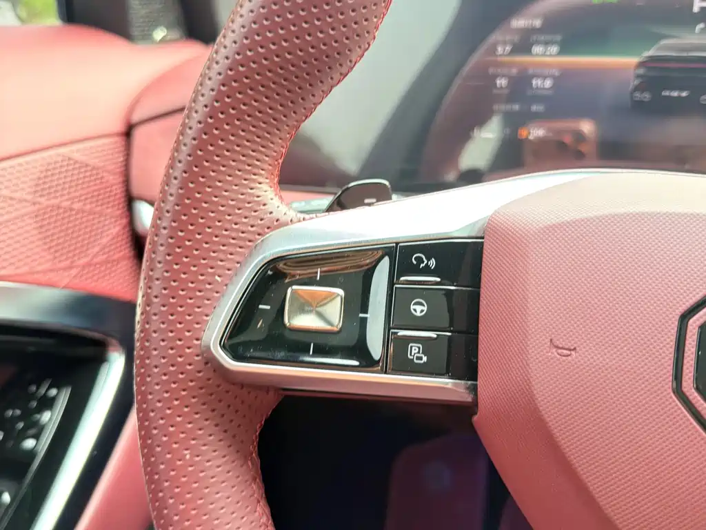 MG7 2023 2.0T Automatic Beauty Hunting Luxury Edition купить на сайте DeffCars
