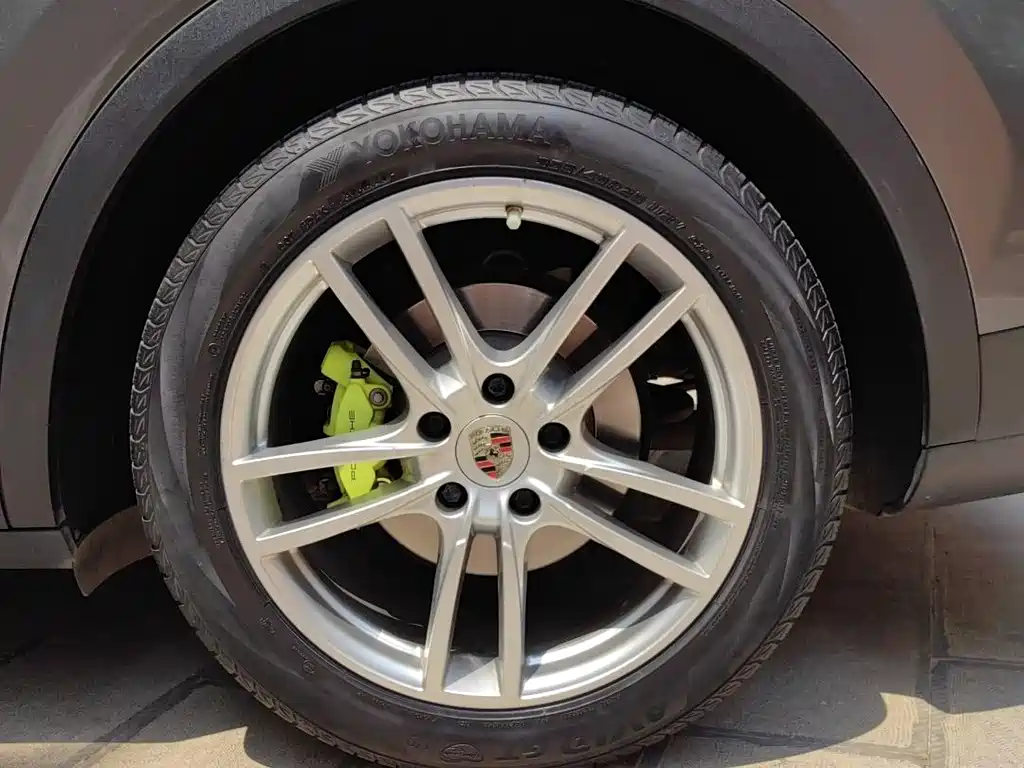 Cayenne New Energy 2022 Cayenne E-Hybrid 2.0T Platinum Edition купить на сайте DeffCars
