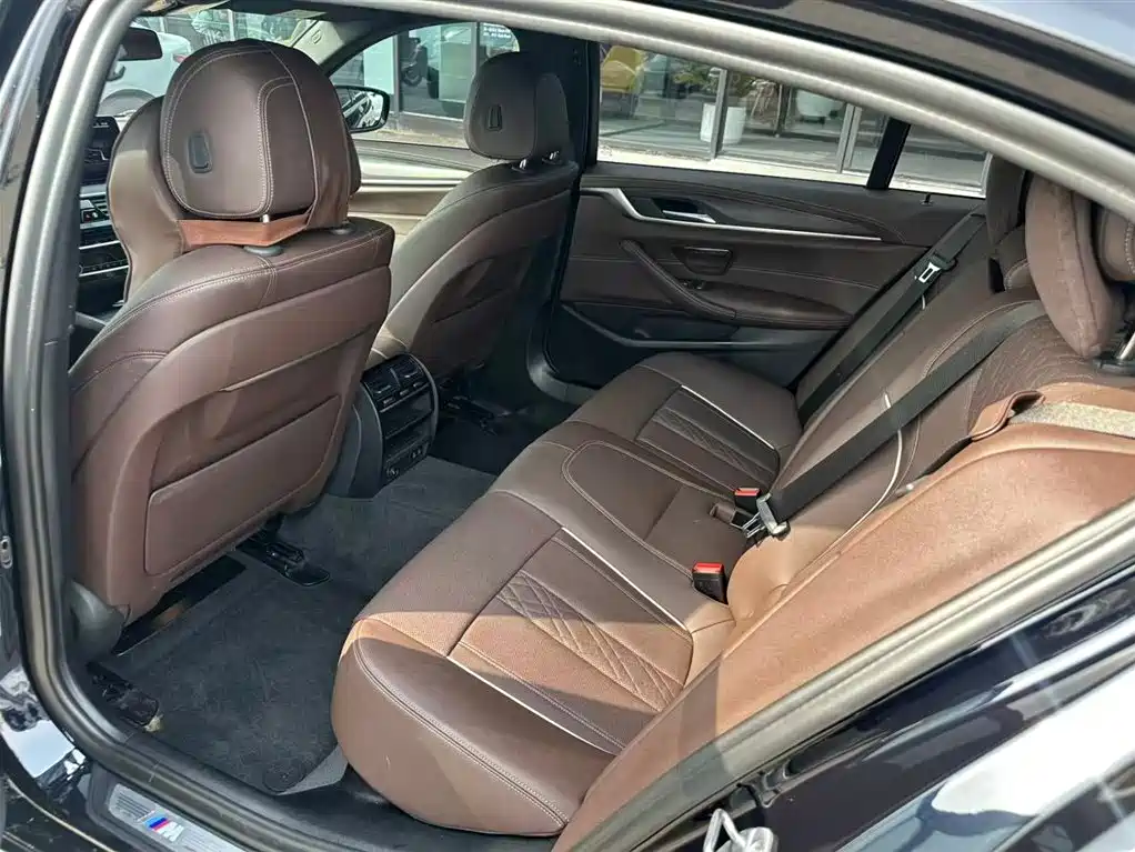 BMW 5 Series 2021 530Li Leading M Sports Package купить на сайте DeffCars