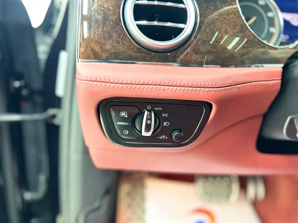Bentayga 2016 6.0T Standard Edition купить на сайте DeffCars