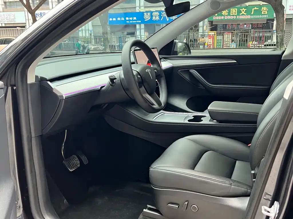 Model Y 2024 rear-wheel drive version купить на сайте DeffCars