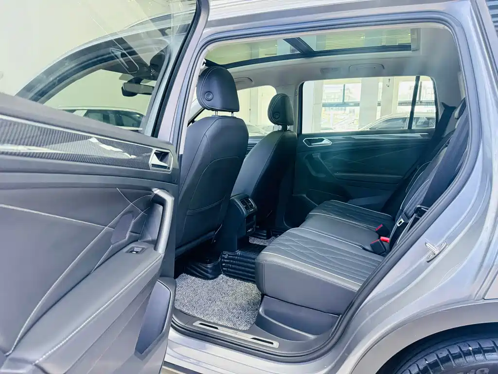 Tiguan L 2022 330TSI automatic two-wheel drive R-Line version купить на сайте DeffCars