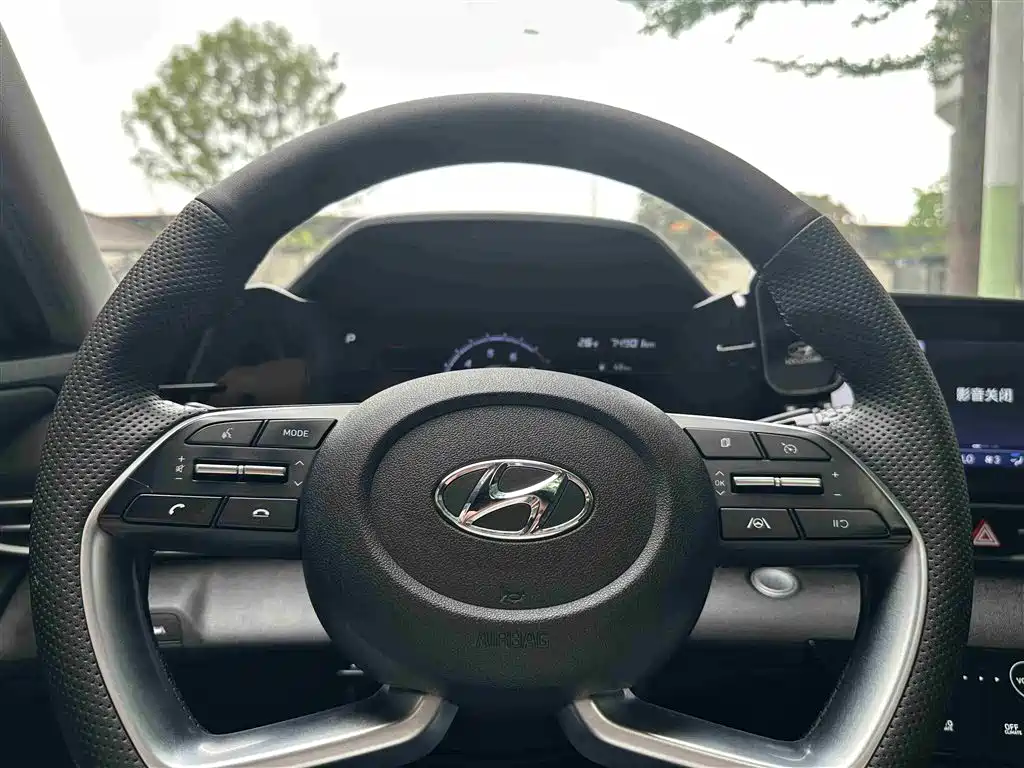 Elantra 2021 1.5L CVT LUX Premium Edition купить на сайте DeffCars