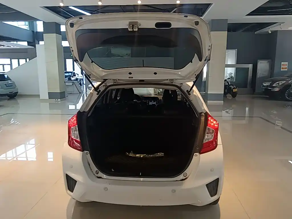 Fit 2016 1.5L LXS CVT comfort sunroof version купить на сайте DeffCars