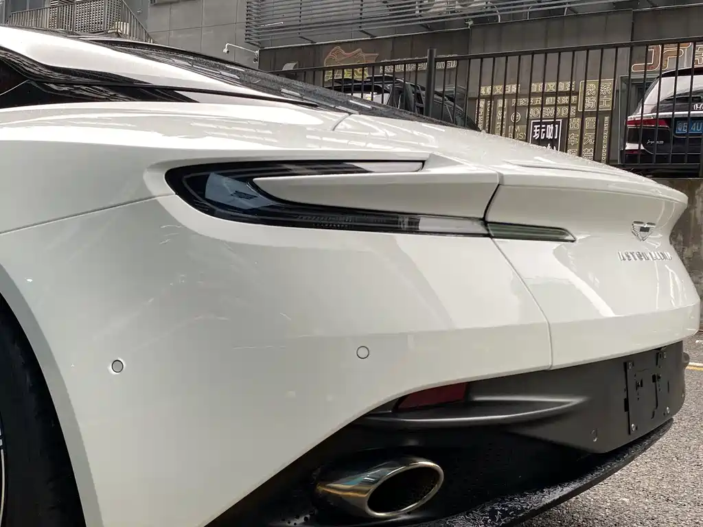 Aston Martin DB11 2022 4.0T V8 Coupe купить на сайте DeffCars