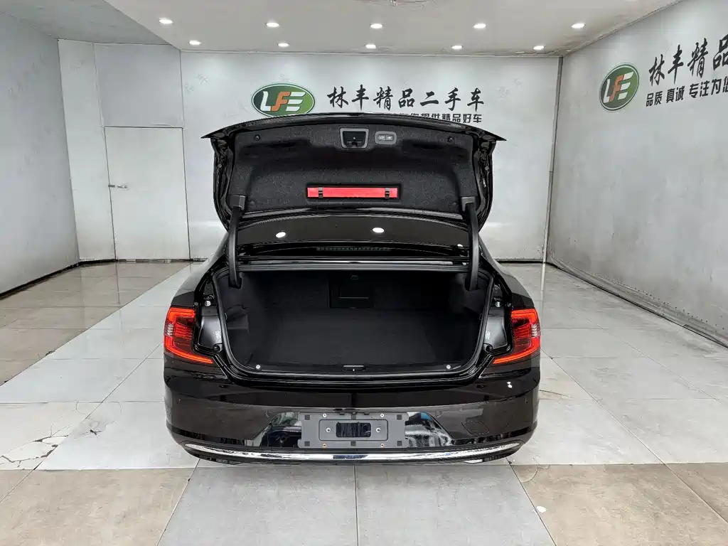 Volvo S90 2025 B5 Zhiyuan Luxury Edition купить на сайте DeffCars