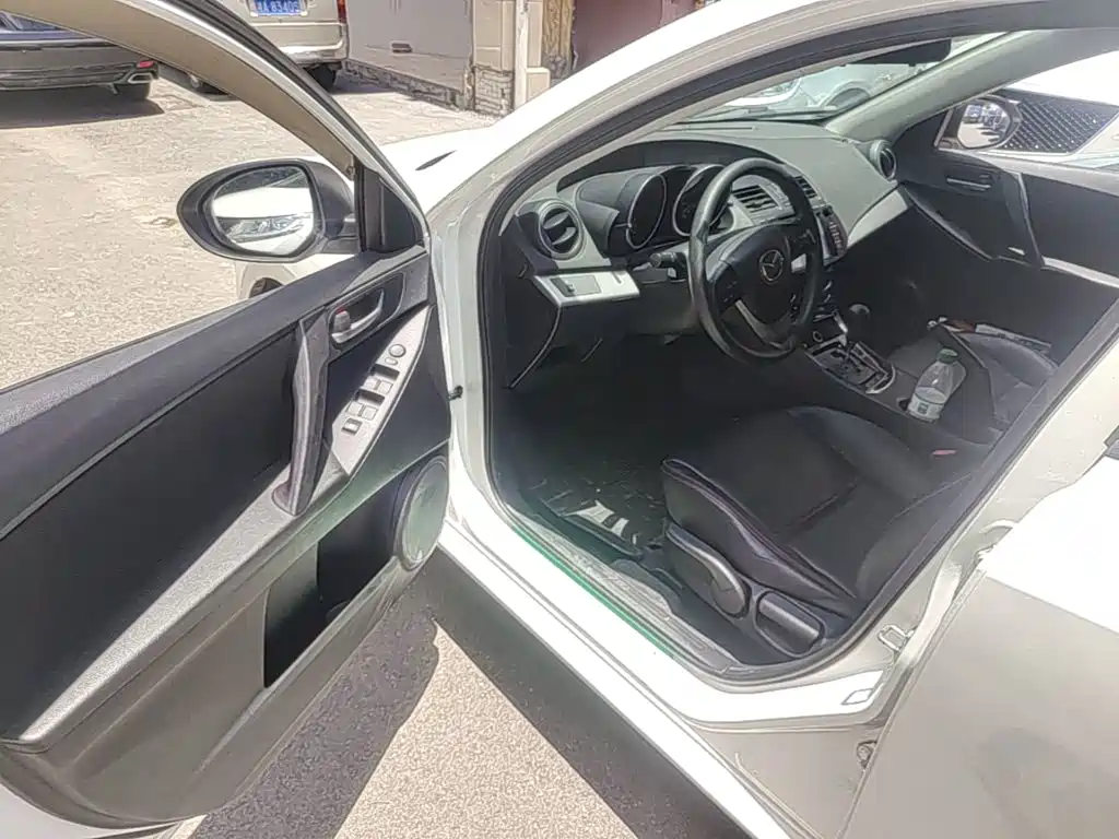 Mazda 3 Star 2015 Sedan 1.6L Automatic Elite купить на сайте DeffCars