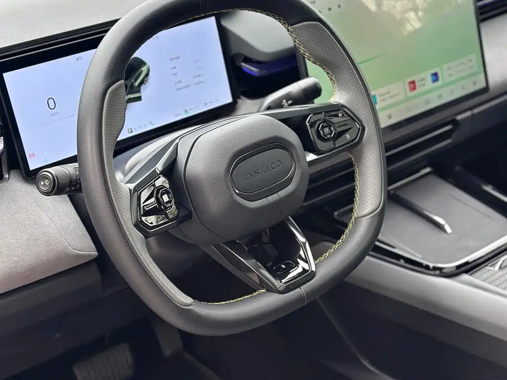 Lynk & Co 08 EM-P 2025 model 120km long battery life Pro купить на сайте DeffCars