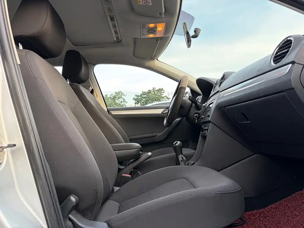 Jetta 2015 Premium Edition 1.4L Manual Comfort Type купить на сайте DeffCars